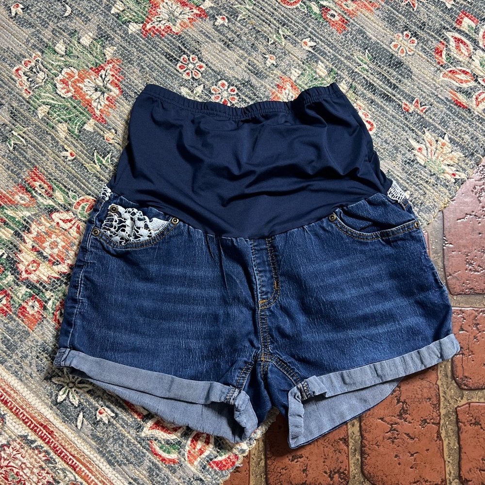 Rumor has it maternity lace cuffed shorts